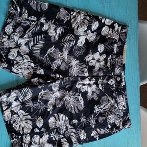 Island Shores Leaf Black Shorts